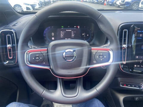 2025 Volvo XC40 B5 Core Bright Theme