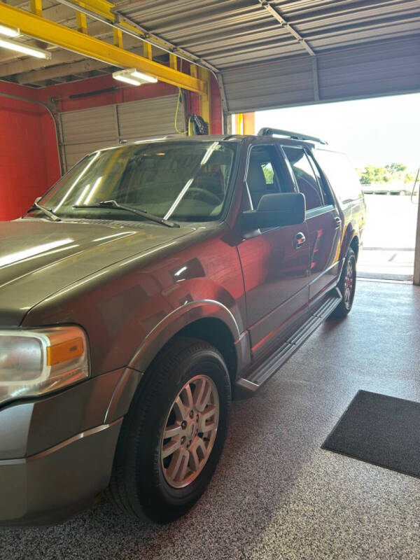 2011 Ford Expedition XLT's photo