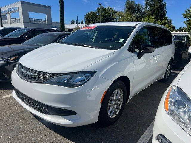 2024 Chrysler Voyager LX