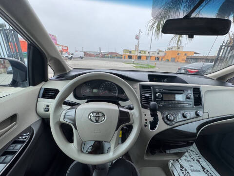 2013 Toyota Sienna L 7-Passenger