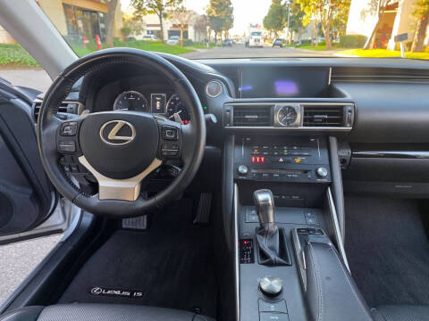 2017 Lexus IS 200t