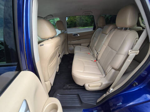 2017 Nissan Pathfinder SL