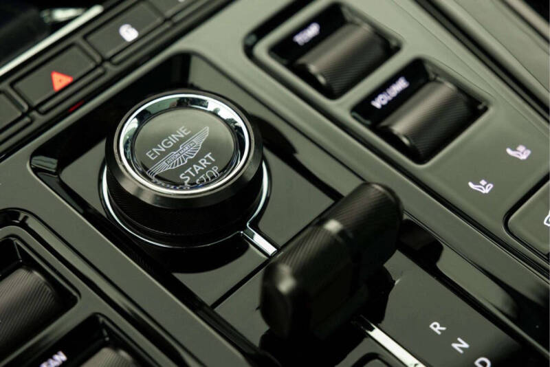 2025 Aston Martin DBX 707