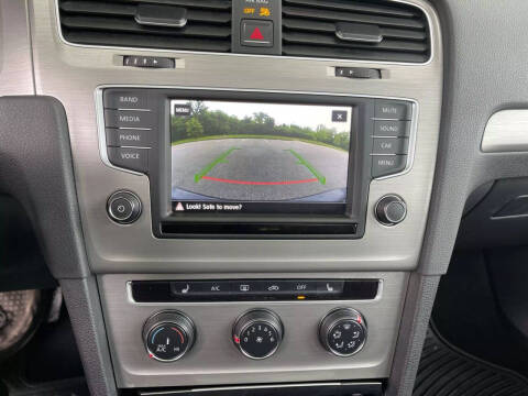 2017 Volkswagen Golf SportWagen