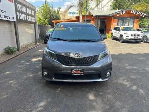 2017 Toyota Sienna SE Premium 8-Passenger