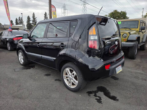 2011 Kia Soul +