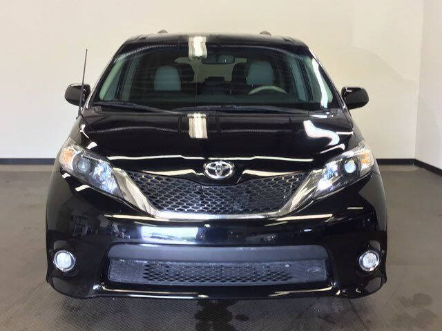 2012 Toyota Sienna SE 8-Passenger