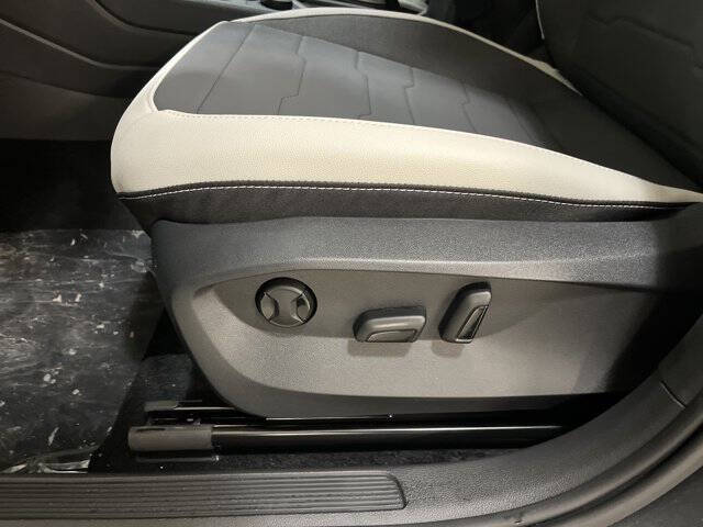 2026 Volkswagen Taos SE 4Motion