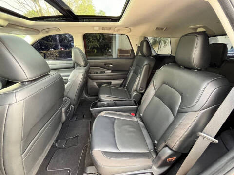 2022 Nissan Pathfinder SL