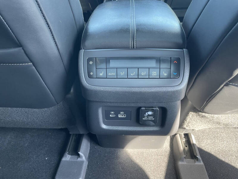 2022 Nissan Pathfinder Platinum