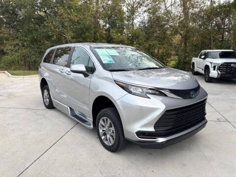 2024 Toyota Sienna LE 8-Passenger