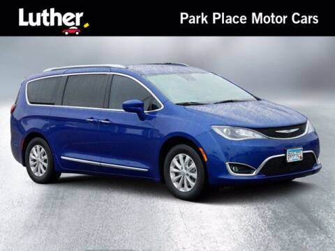 2019 Chrysler Pacifica for sale at Park Place Motor Cars in Rochester MN