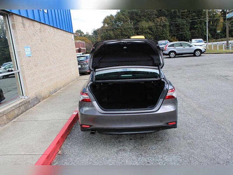 2020 Toyota Camry Hybrid XLE