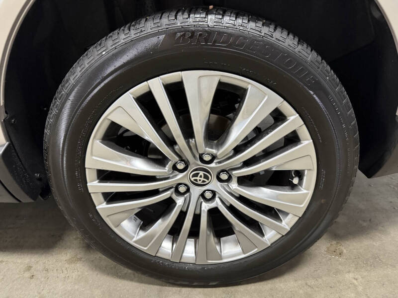 2024 Toyota Venza XLE