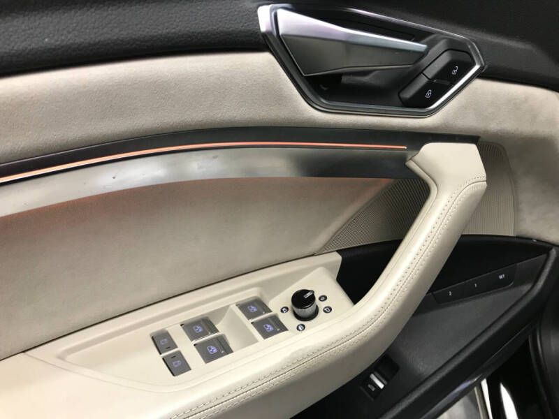 2019 Audi e-tron quattro Prestige