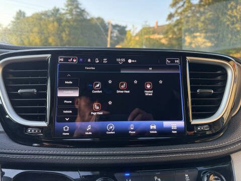 2022 Chrysler Pacifica Hybrid Touring L