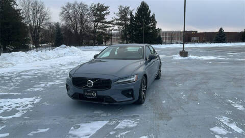 2024 Volvo S60 B5 Plus Dark Theme