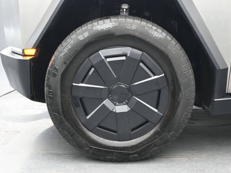 2025 Tesla Cybertruck