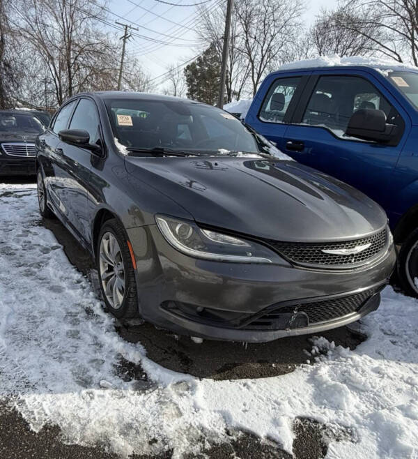 2015 Chrysler 200 S's photo