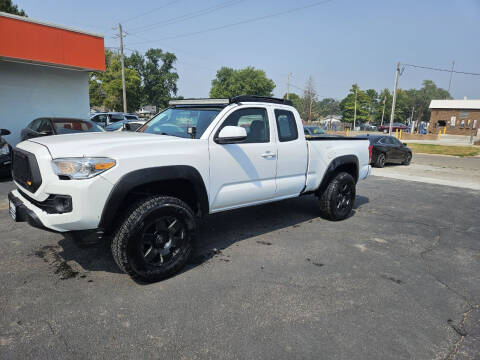 2017 Toyota Tacoma for sale at RIVERSIDE AUTO SALES in Sioux City IA