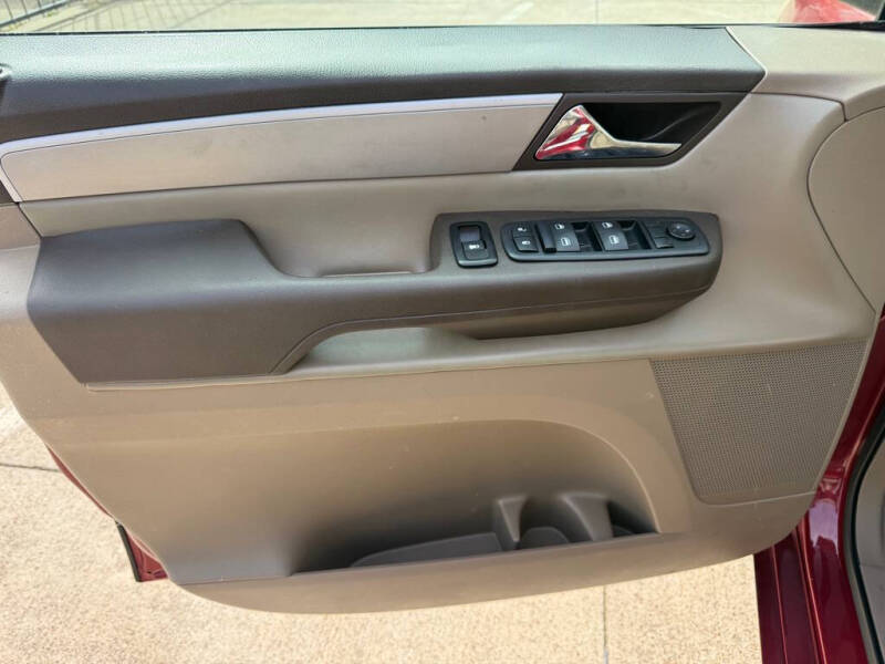 2012 Volkswagen Routan
