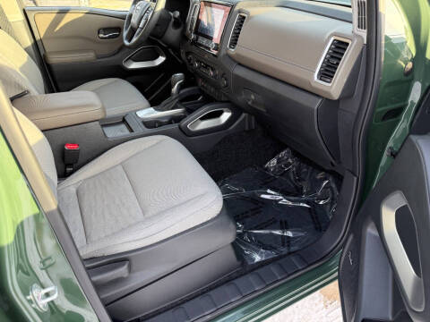 2023 Nissan Frontier SV