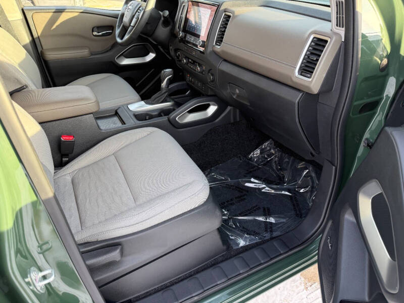 2023 Nissan Frontier SV