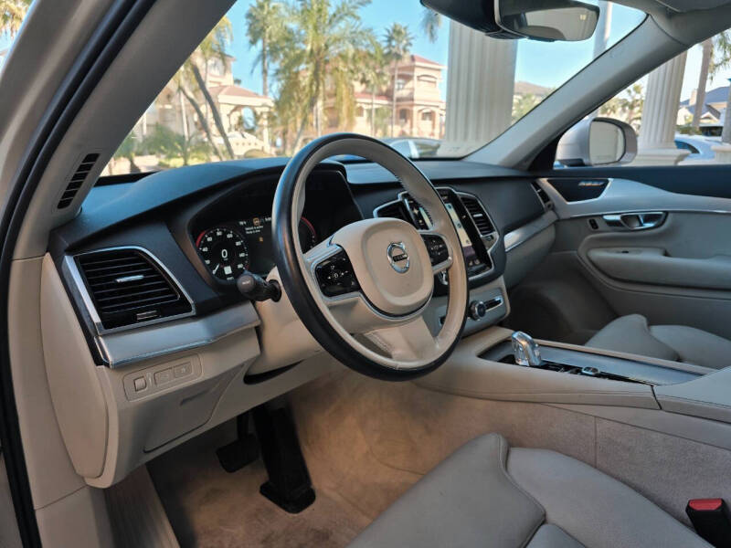 2016 Volvo XC90 T8 eAWD Momentum