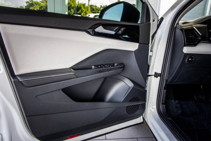 2025 Volkswagen Taos S