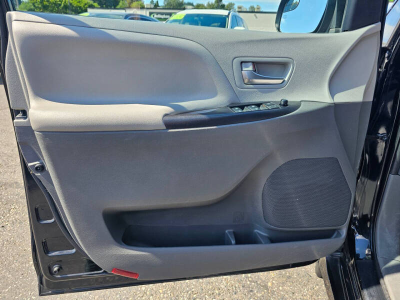 2020 Toyota Sienna LE 8-Passenger