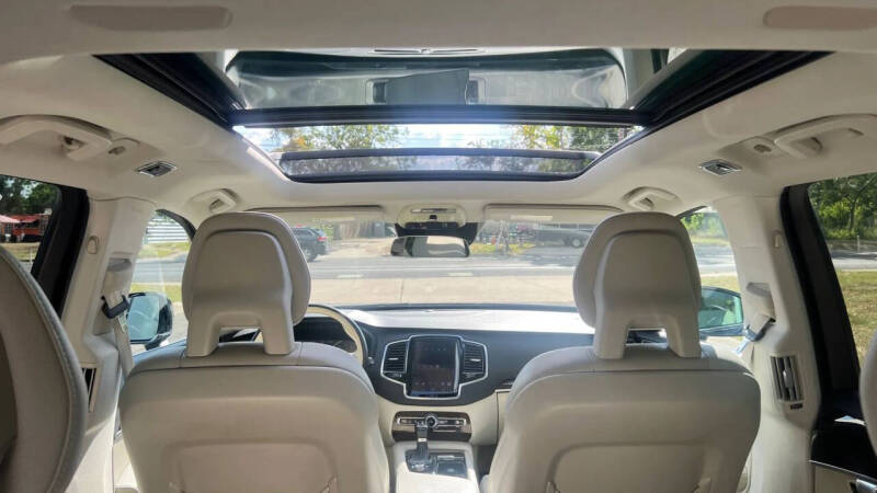 2016 Volvo XC90 T6 Momentum