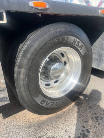 2001 Freightliner FL70