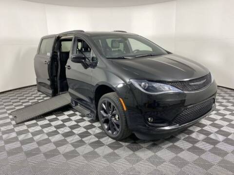 2018 Chrysler Pacifica for sale at AMS Vans in Tucker GA