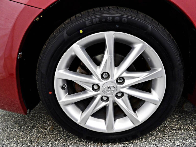 2014 Toyota Prius v Five