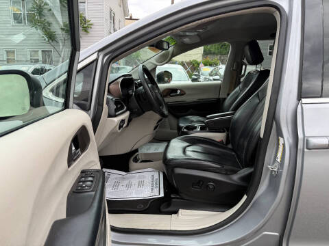 2020 Chrysler Voyager LXi