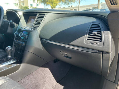2016 Infiniti QX70