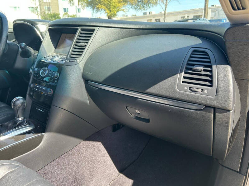 2016 Infiniti QX70