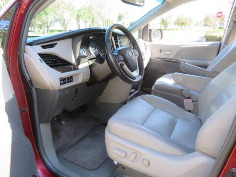 2017 Toyota Sienna XLE Premium 8-Passenger
