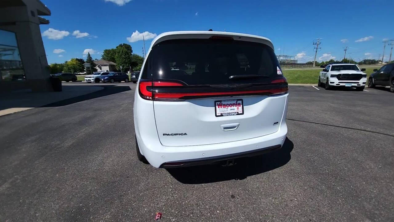 2024 Chrysler Pacifica for sale at Victoria Auto Sales in Victoria, MN