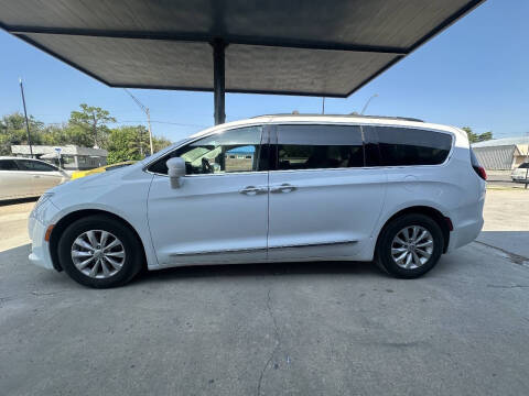 2017 Chrysler Pacifica Touring Plus