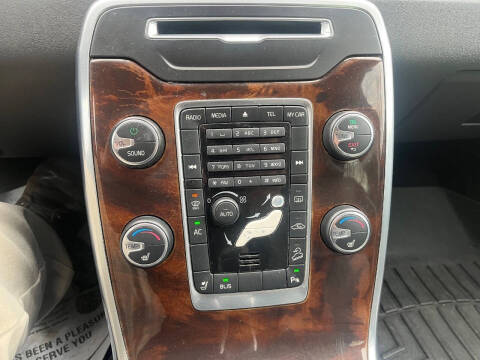 2012 Volvo XC70 T6 Platinum