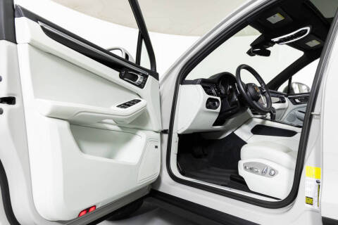 2022 Porsche Macan S