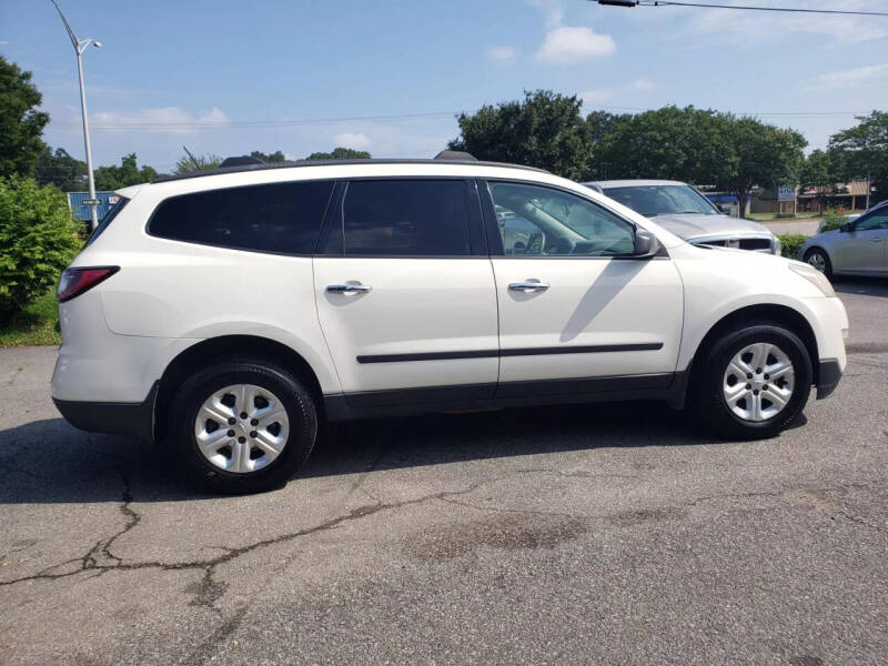 2015 Chevrolet Traverse LS photo 7