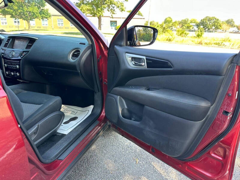 2017 Nissan Pathfinder SV