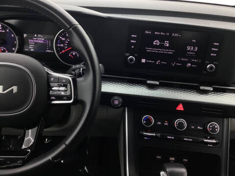 2023 Kia Carnival LX