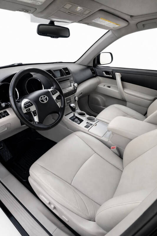 2012 Toyota Highlander SE