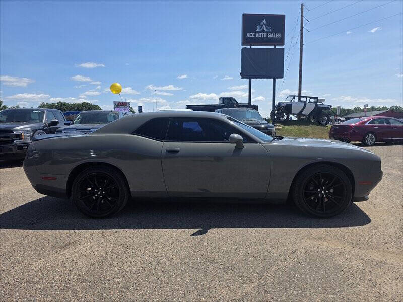2017 Dodge Challenger SXT