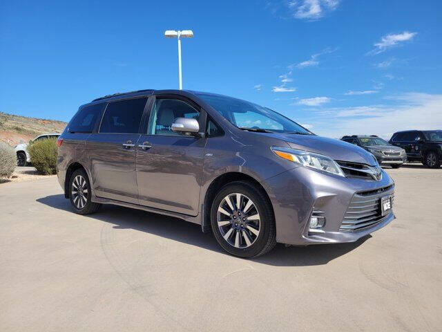 2018 toyota sienna le best sale awd price