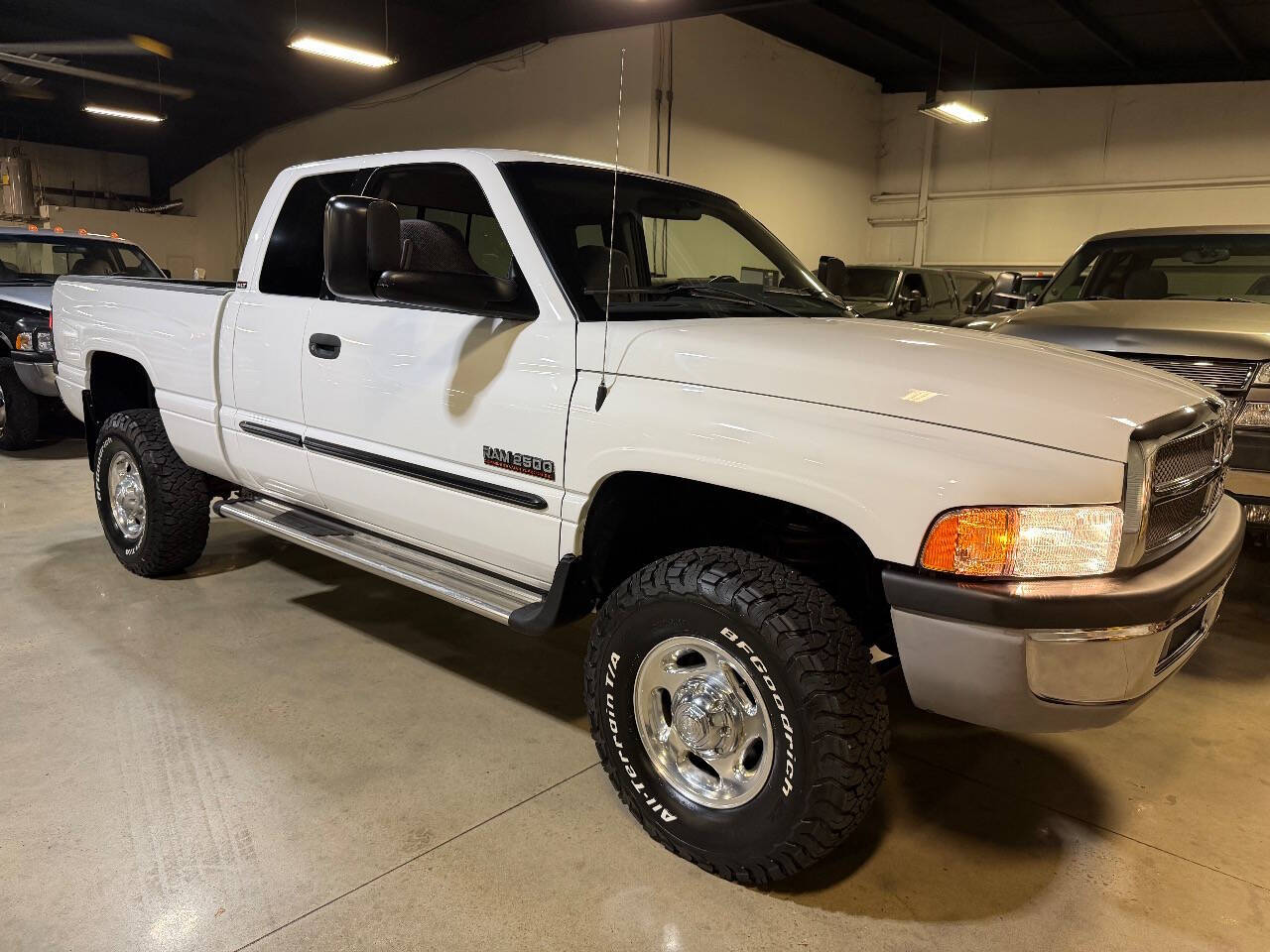White 2002 Dodge Ram 2500 SLT 4dr Quad Cab SLT 4WD SB 62