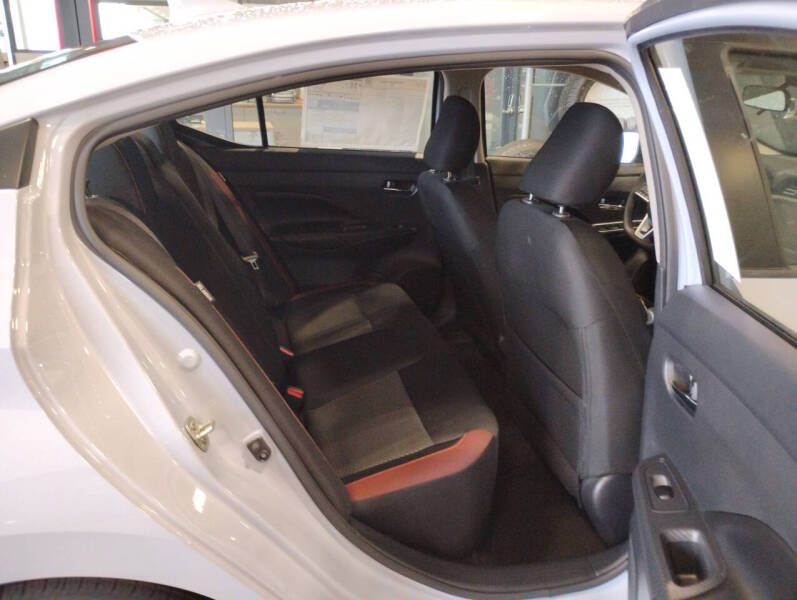 2025 Nissan Versa SR